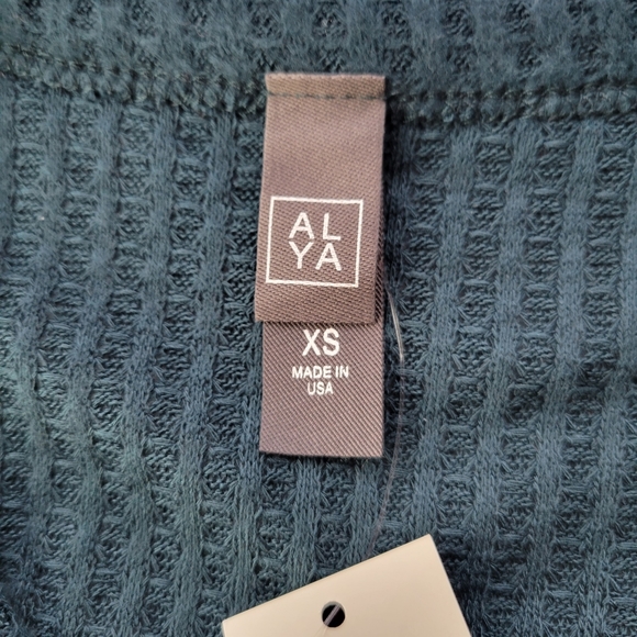 Francesca's ALYA Green Knit Tie Front Top, Size XS - Picture 8 of 12